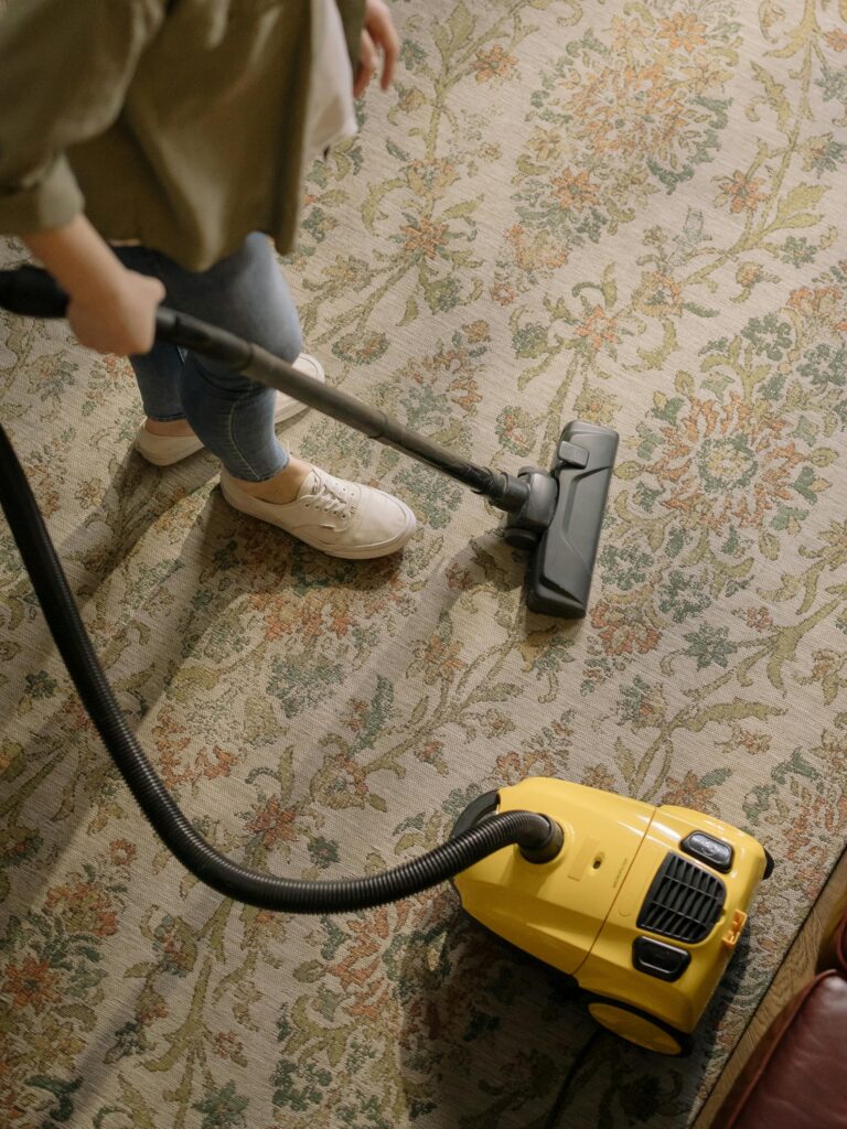 alt="Housekeeping and deep cleaning services for clean facilities"